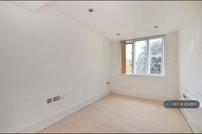 2 Bedroom Flat To Rent In Holly Street, Sheffield, S1
