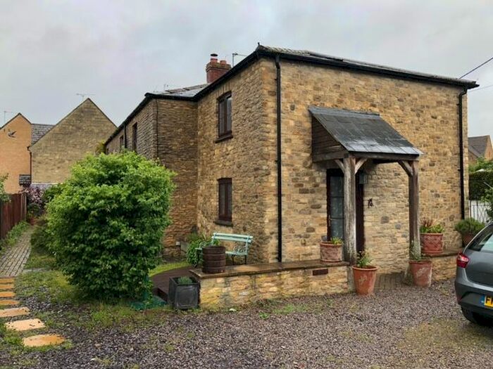 3 Bedroom Cottage To Rent In Pleasant Row, Fairford, GL7