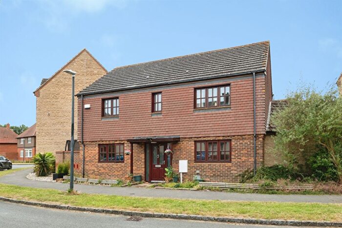 4 Bedroom Detached House For Sale In Goldhawk Road, Monkston Park, Milton Keynes, MK10