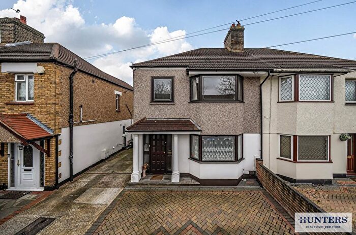 3 Bedroom Semi Detached House For Sale In Elsa Road, Welling, DA16