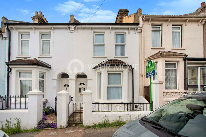 3 Bedroom Terraced House To Rent In Kitchener Road, Rochester, Kent, ME2