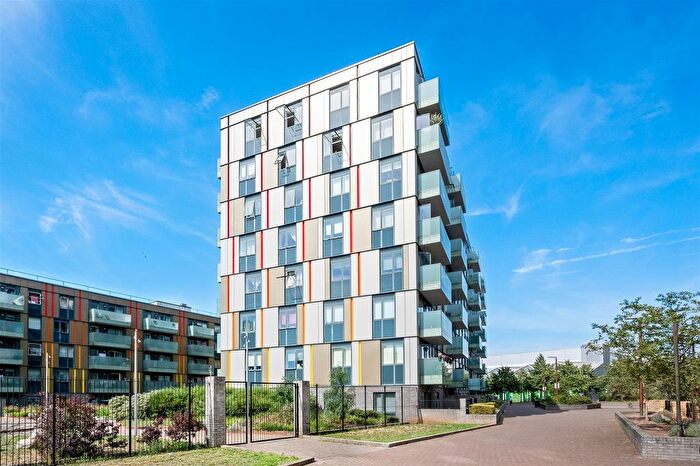 2 Bedroom Flat For Sale In Lakeside Drive, Park Royal, London, NW10