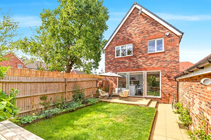 3 Bedroom Detached House For Sale In Kiln Road, Liphook, GU30