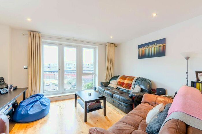 2 Bedroom Flat To Rent In Seven Kings Way, Kingston, Kingston Upon Thames, KT2