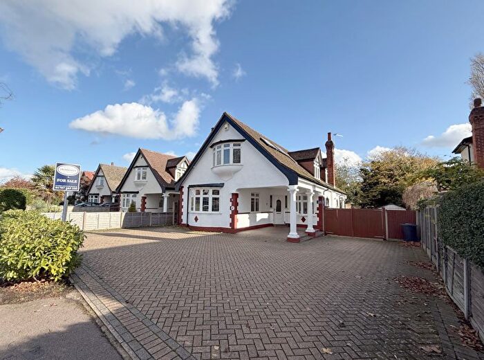 6 Bedroom Detached House For Sale In Baker Street, Potters Bar, EN6