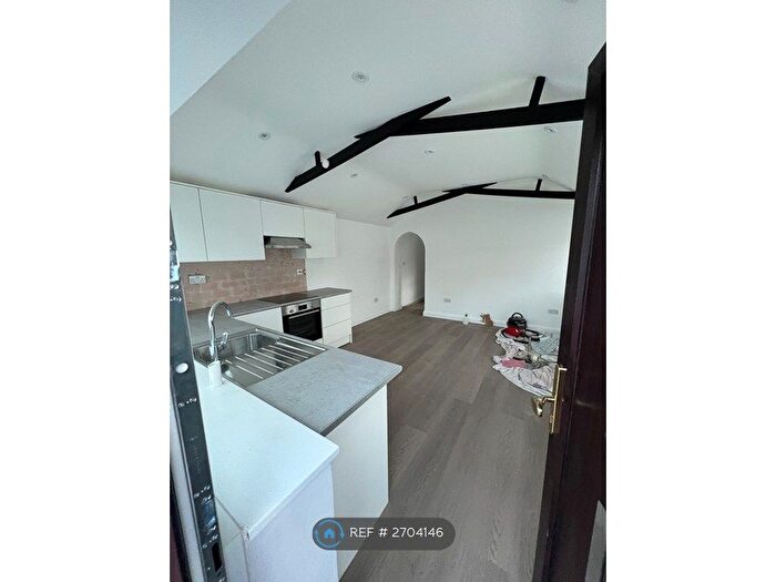 2 Bedroom Bungalow To Rent In Kingsway, Farnham Common, SL2