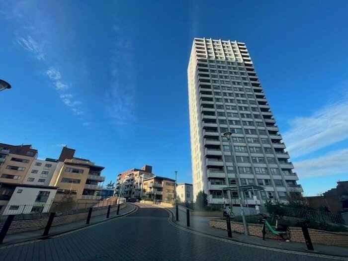2 Bedroom Flat To Rent In Mallard Point, Bow, E3