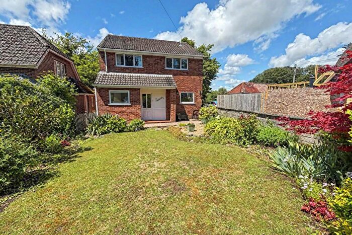 4 Bedroom Detached House For Sale In Winterbourne Dauntsey, SP4