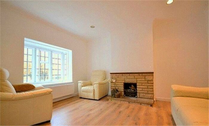 3 Bedroom Maisonette To Rent In Maurice Walk, Hampstead Garden Suburb, NW11
