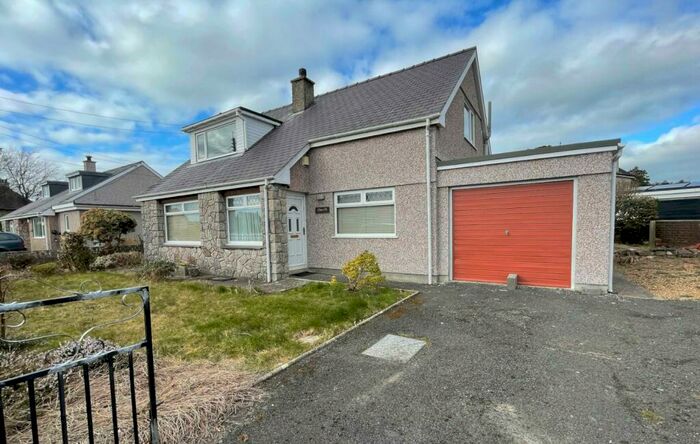 3 Bedroom Bungalow For Sale In Llanrug, Caernarfon, Gwynedd, LL55