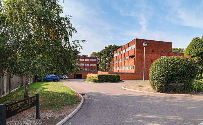 2 Bedroom Flat For Sale In Crosthwaite Court, Harpenden, Hertfordshire, AL5