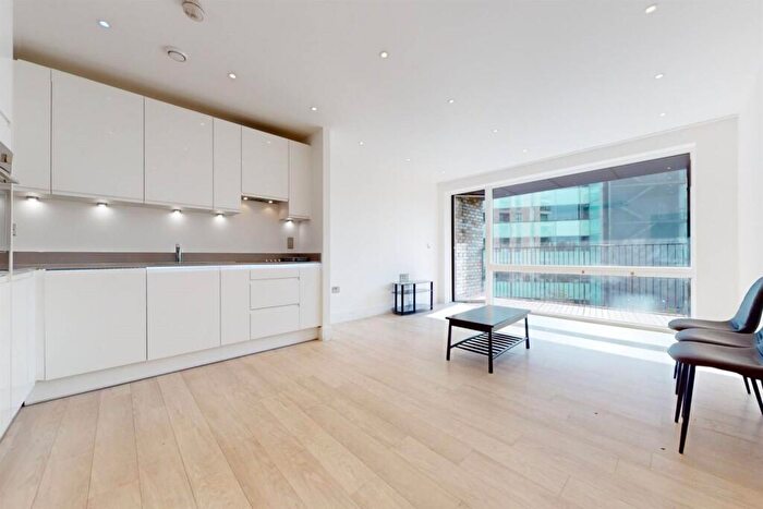 1 Bedroom Apartment To Rent In Abbotsford Court, Park Royal, NW10