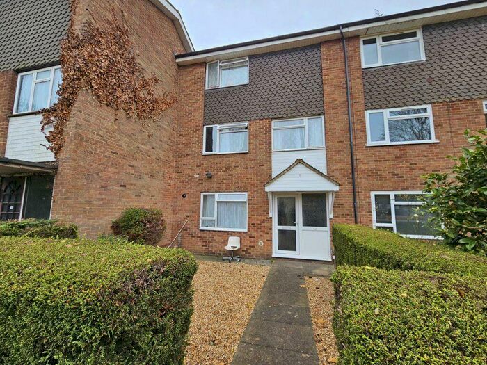 6 Bedroom House To Rent In De Havilland Close, AL10