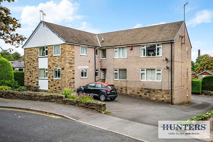 2 Bedroom Flat For Sale In Rufford Avenue, Yeadon, Leeds, LS19