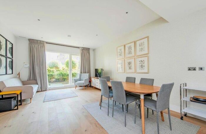 2 Bedroom Flat To Rent In Ebury Bridge Road, Grosvenor Waterside, Belgravia, SW1W