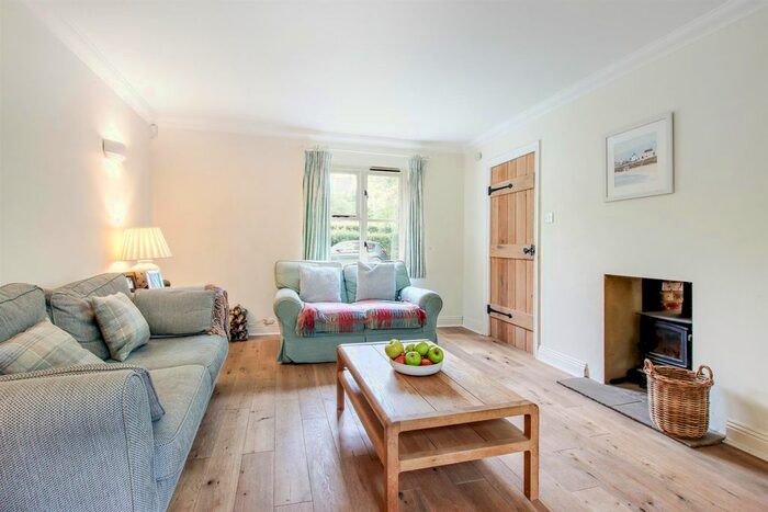 4 Bedroom Semi-Detached House For Sale In Chiddingstone Causeway, Tonbridge, TN11