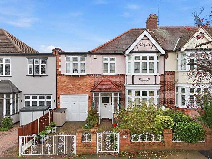 5 Bedroom Semi Detached House For Sale In Beverley Crescent, Woodford Green, IG8