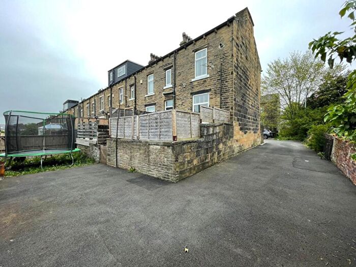 3 Bedroom House To Rent In Carlton House Terrace, Halifax, HX1