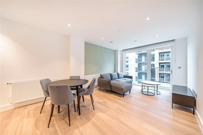 2 Bedroom Flat To Rent In Henley Cross, London, SE3