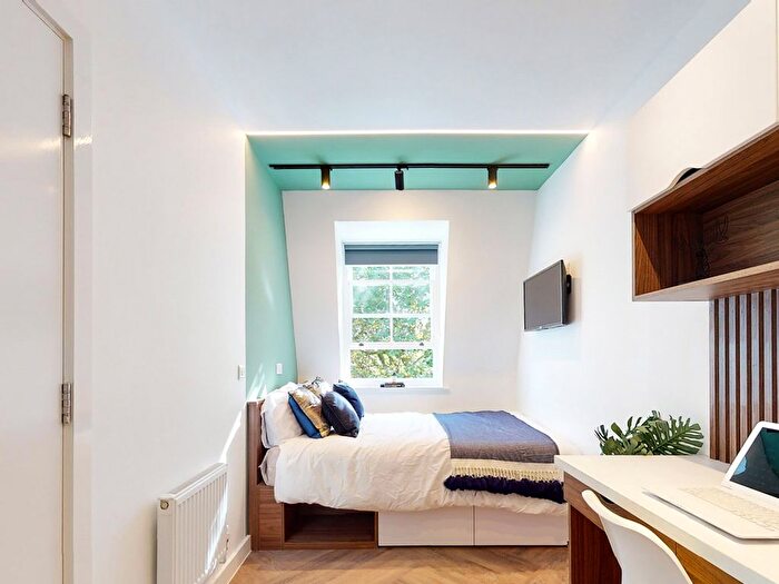 Studio To Rent In Harrow Road, London, W9