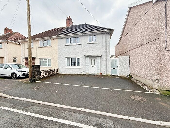 3 Bedroom Semi-Detached House For Sale In Williams St, Pontarddulais, SA4