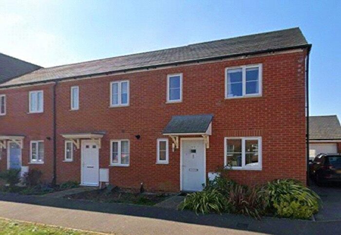 End Of Terrace House For Sale In Linnet Road, Bodicote, Banbury, OX15