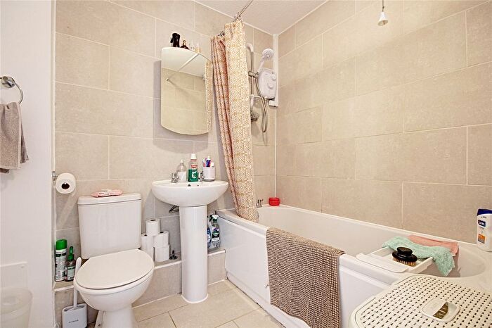 1 Bedroom Flat To Rent In Waddington Close, Enfield, EN1