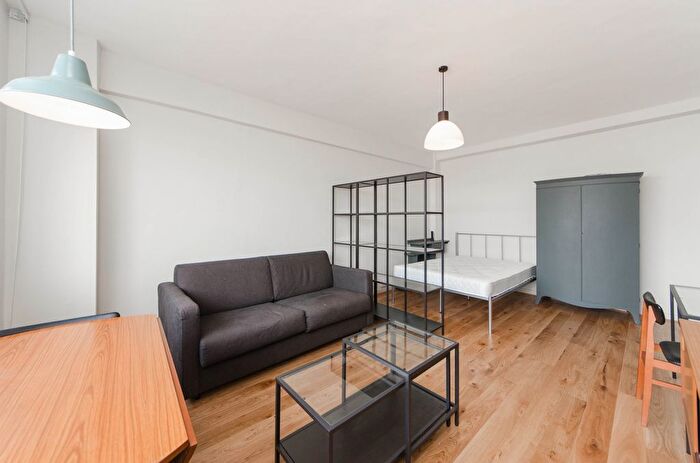 Studio To Rent In Palace Gardens Terrace, Kensington, London, W8