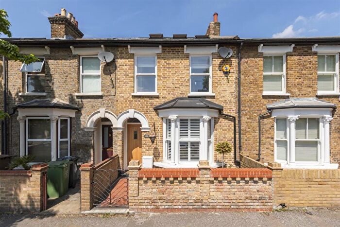 3 Bedroom Terraced House For Sale In Queens Road, Walthamstow, E17