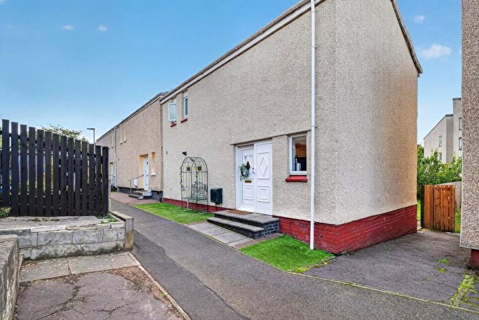4 Bedroom End Of Terrace House For Sale In Meadow Path, Chapelhall, ML6