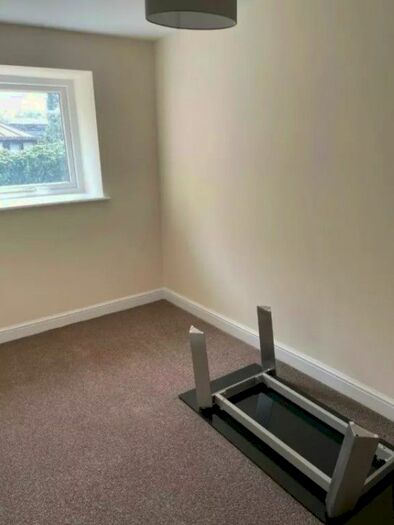 2 Bedroom Flat To Rent In Wakefield Road, Huddersfield, HD5