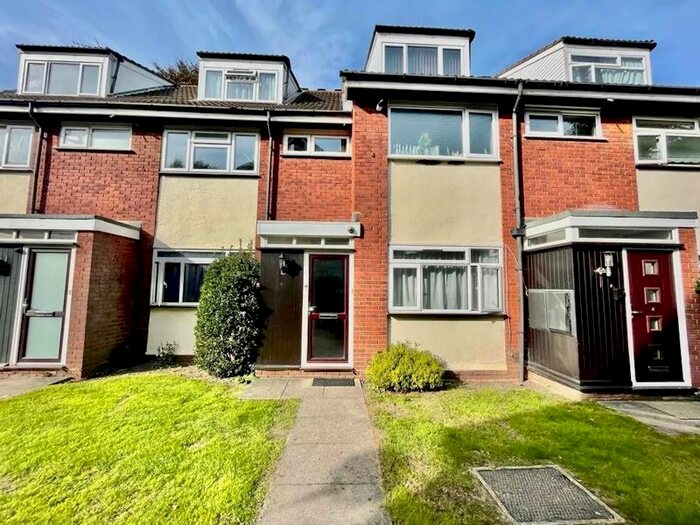 2 Bedroom Flat To Rent In Cherrycroft Gardens, Westfield Park, Hatch End, Middlesex, HA5
