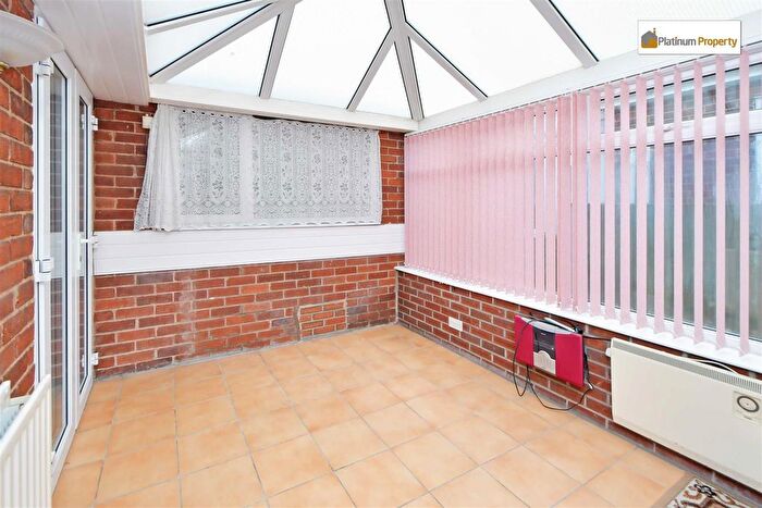 3 Bedroom Detached Bungalow For Sale In Woodside Drive, Meir Heath, ST3