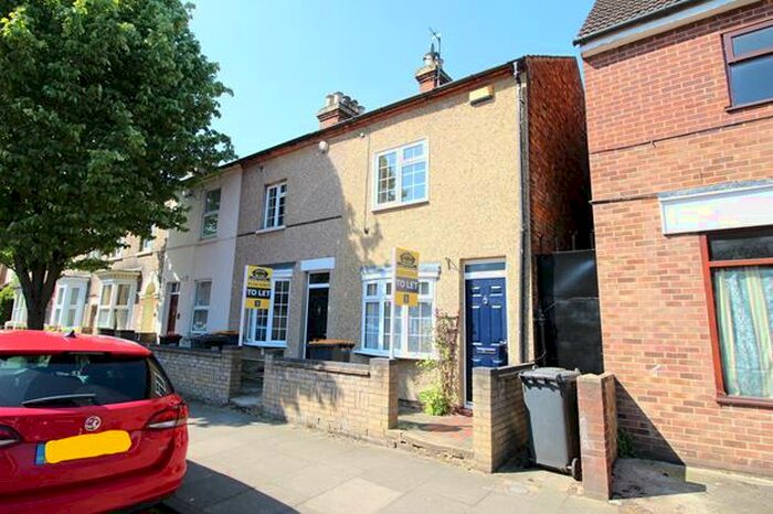 3 Bedroom Terraced House To Rent In Howbury Street, Bedford, MK40