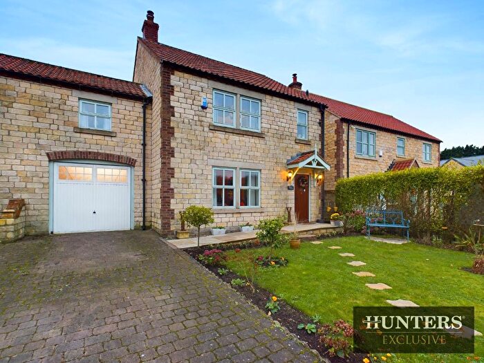 3 Bedroom Link Detached House For Sale In Reighton Court, Reighton, Filey, YO14
