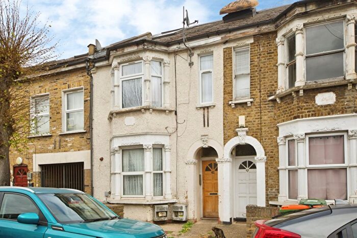 1 Bedroom Flat For Sale In Seventh Avenue, Manor Park, London, E12