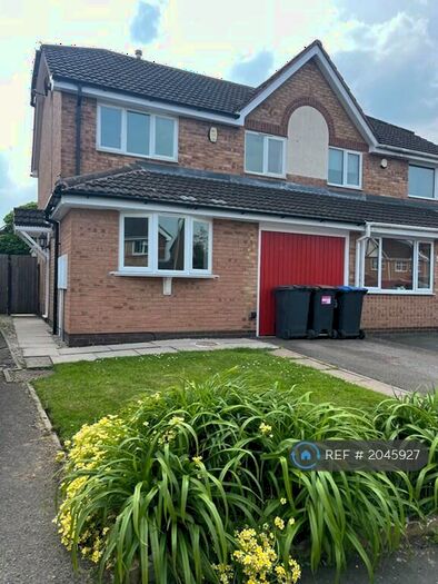 3 Bedroom Semi-Detached House To Rent In Hogarth Drive, Hinckley, LE10