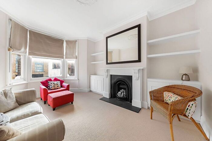 2 Bedroom Flat To Rent In Warriner Gardens, Battersea Park, London, SW11