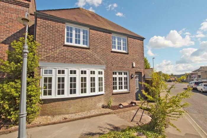 3 Bedroom Detached House To Rent In Grove House, Foundary Lane, Horsham, RH13