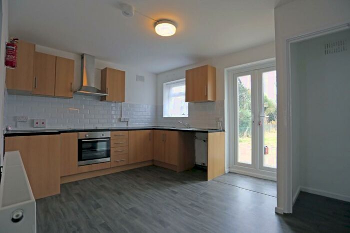 4 Bedroom Terraced House To Rent In South Road, Romford, London, RM6