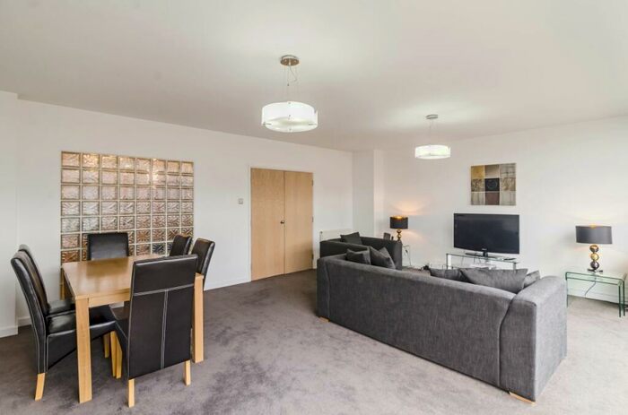 2 Bedroom Apartment To Rent In Commercial Street London, E1