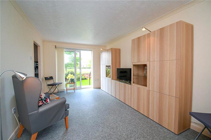 1 Bedroom Flat For Sale In Dale Avenue, Heswall, Wirral, CH60