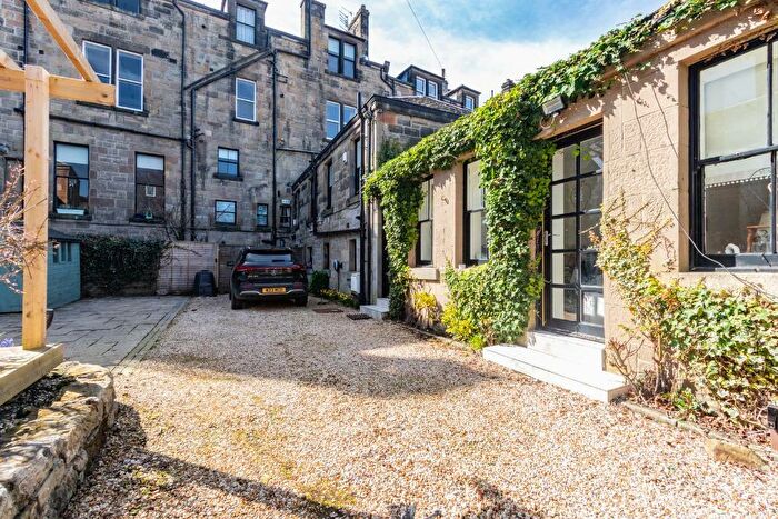 2 Bedroom Mews To Rent In Lancaster Crescent Lane, Kelvinside, Glasgow, G12