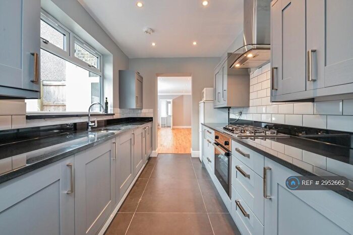 3 Bedroom Semi-Detached House To Rent In Chelsham Road, South Croydon, CR2