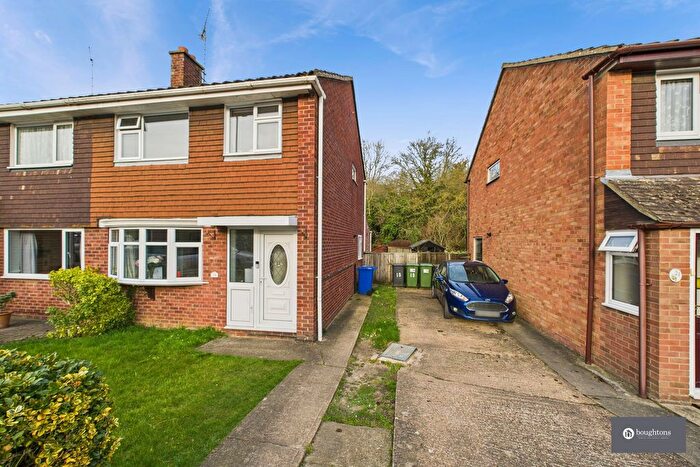 3 Bedroom Semi-Detached House For Sale In Glebe Drive, Brackley, NN13