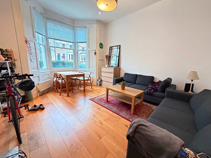 3 Bedroom Flat To Rent In Huddleston Road, London, N7