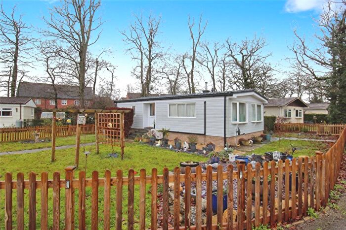 2 Bedroom Park Home For Sale In Trowbridge Lodge Park, Trowbridge, BA14
