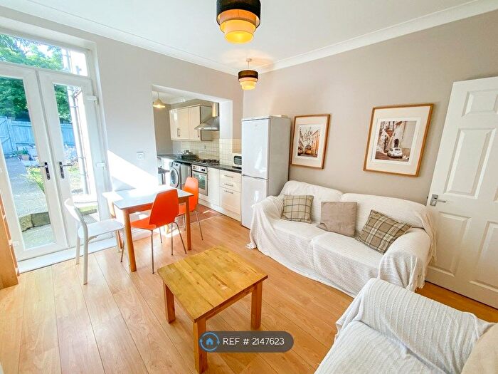 1 Bedroom Flat To Rent In Charman Road, Redhill, RH1