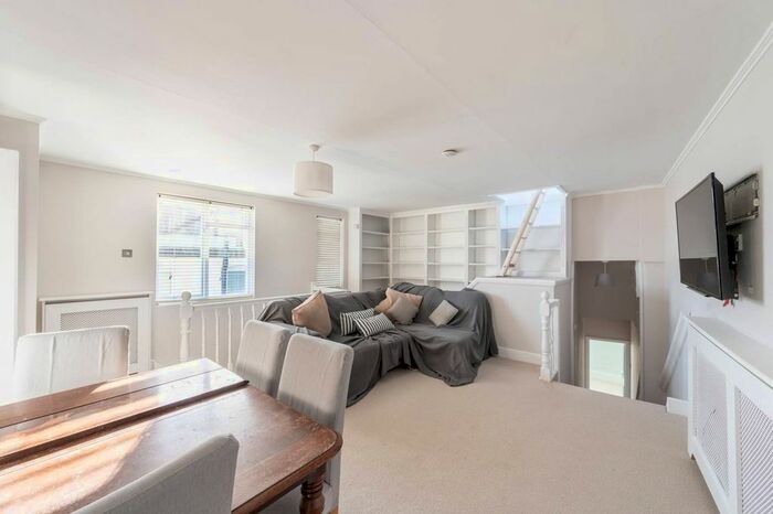 3 Bedroom Maisonette To Rent In Fulham Palace Road, Bishop's Park, London, SW6