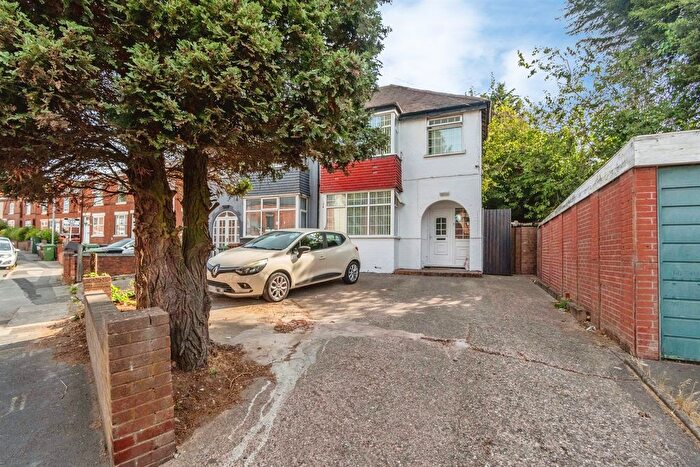 4 Bedroom Semi Detached House For Sale In Sandwell Street, Walsall, WS1